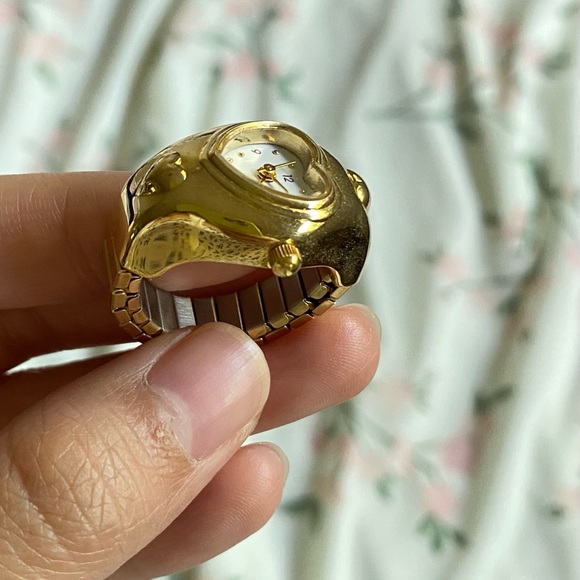 GOLD HEART RING WATCH - Picture 3 of 4